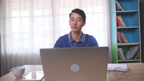 온라인 회의에서 남자