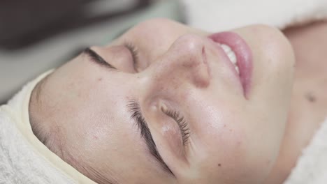 Foto-De-Primer-Plano-Del-Rostro-De-Una-Mujer-Hermosa