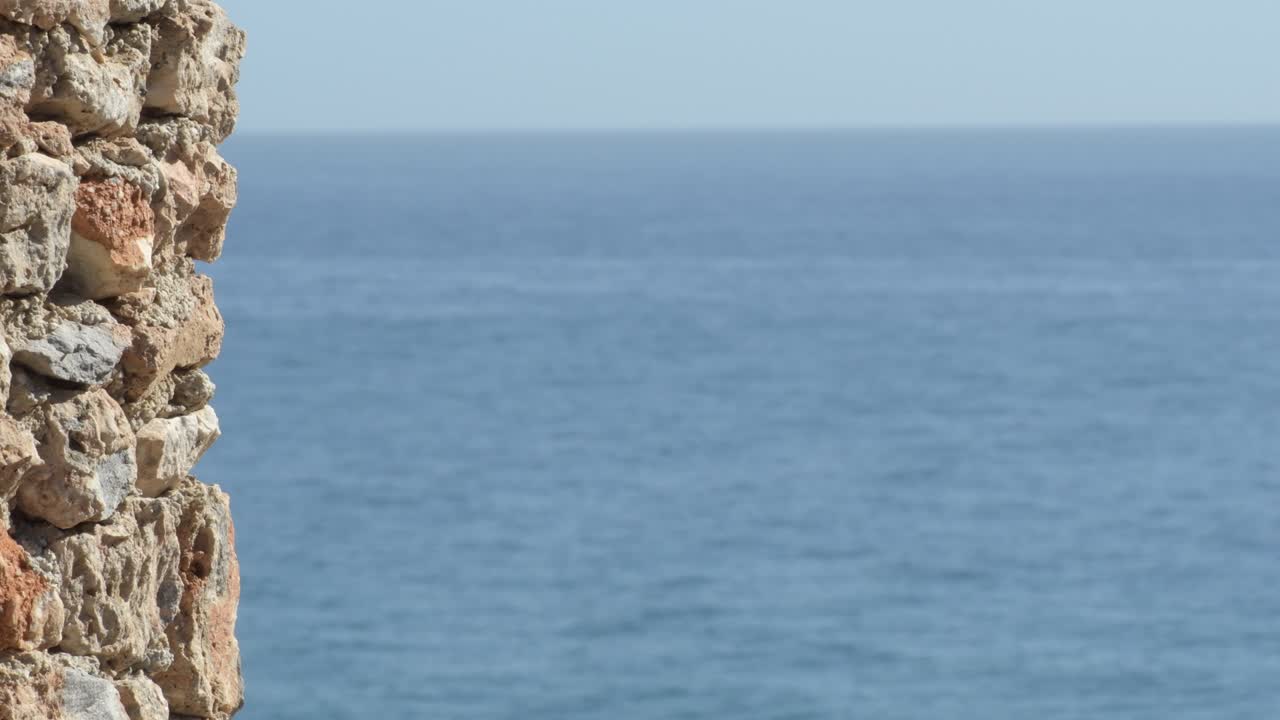 벽돌에서 돌, 함께 바다