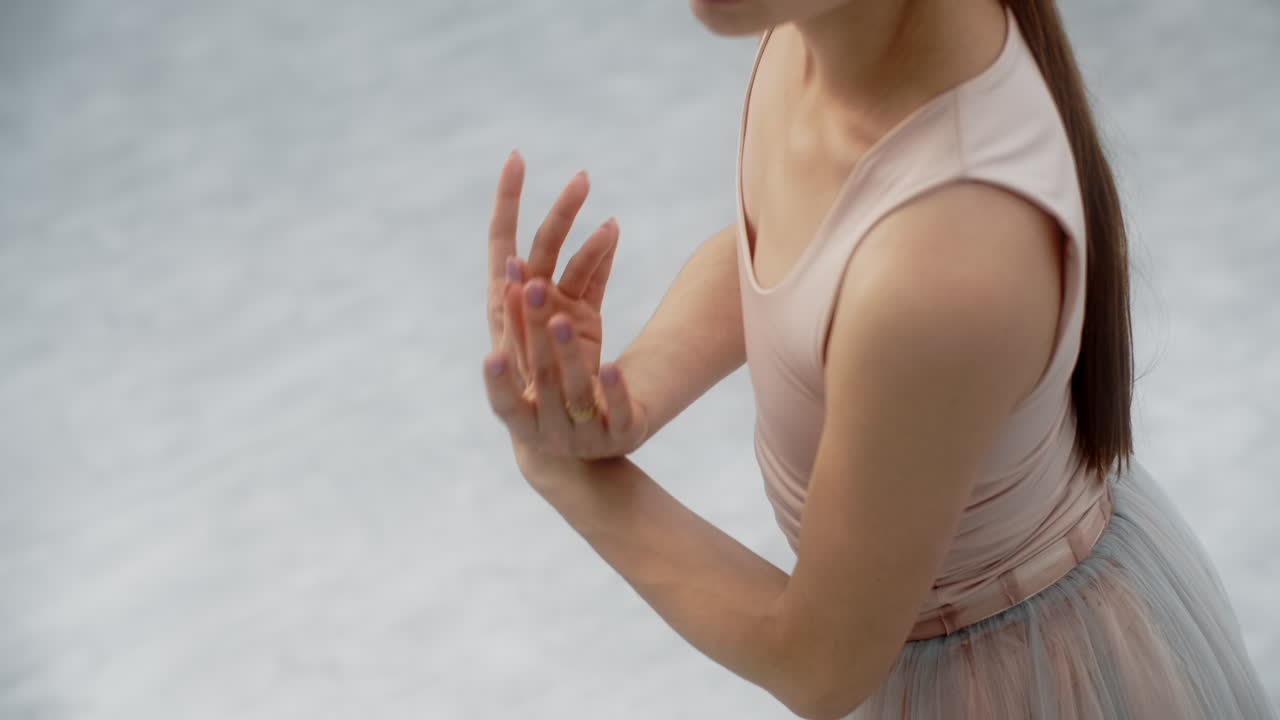 балетная танцовщица позирует