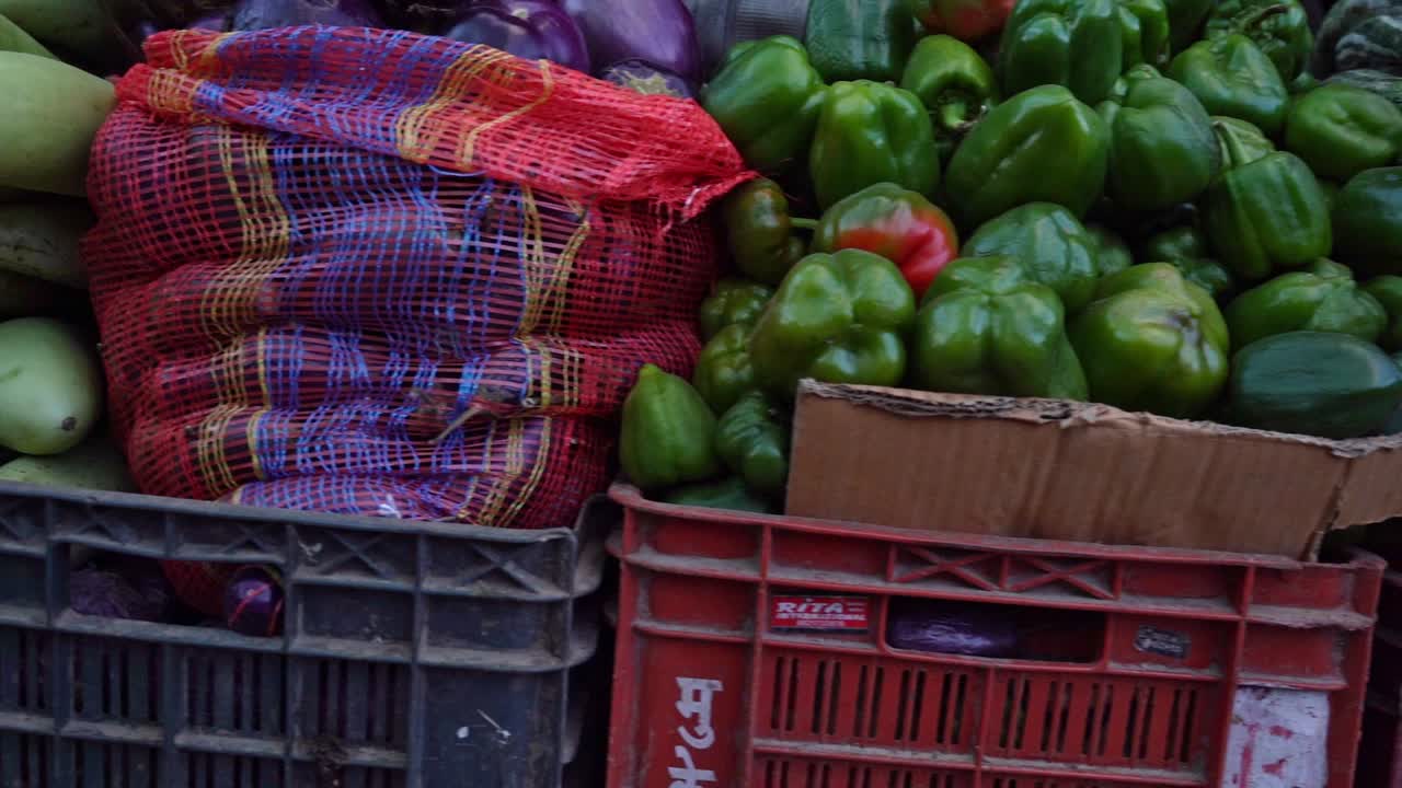 verduras frescas en un mercado de granjeros en himachal pradesh, india