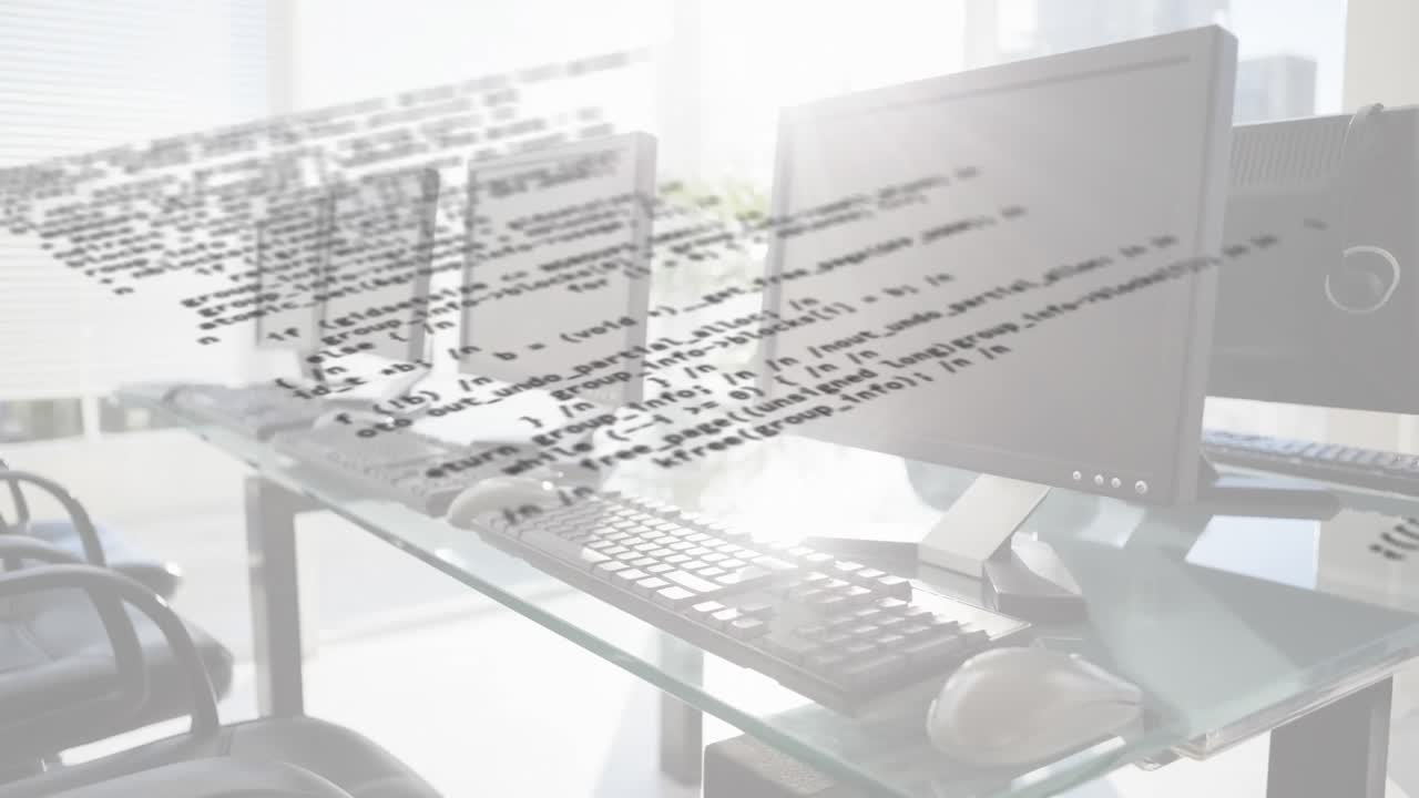 비어있는 사무실에서 여러 컴퓨터에 대한 데이터 처리의 디지털 구성