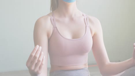 얼굴 마스크를 쓰고 명상하는 백인 여성 위에  ⁇ 박이는 여러 단어의 애니메이션
