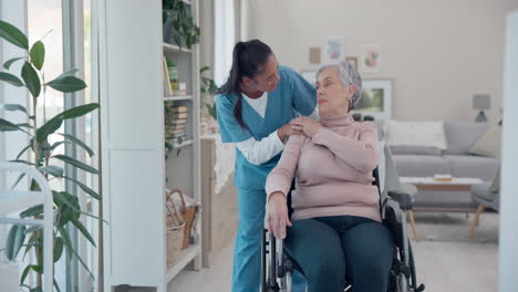 Caregiver,-elderly-woman-and-talking