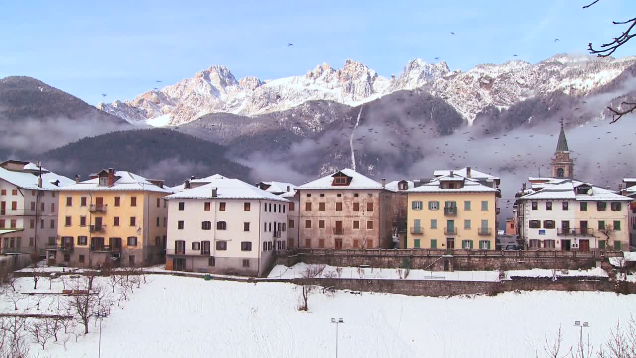 오스트리아 스위스 이탈리아 슬로베니아 또는 동유럽 국가 2 알프스의 눈 덮인 마을