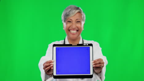 mujer, médico y tableta en pantalla verde