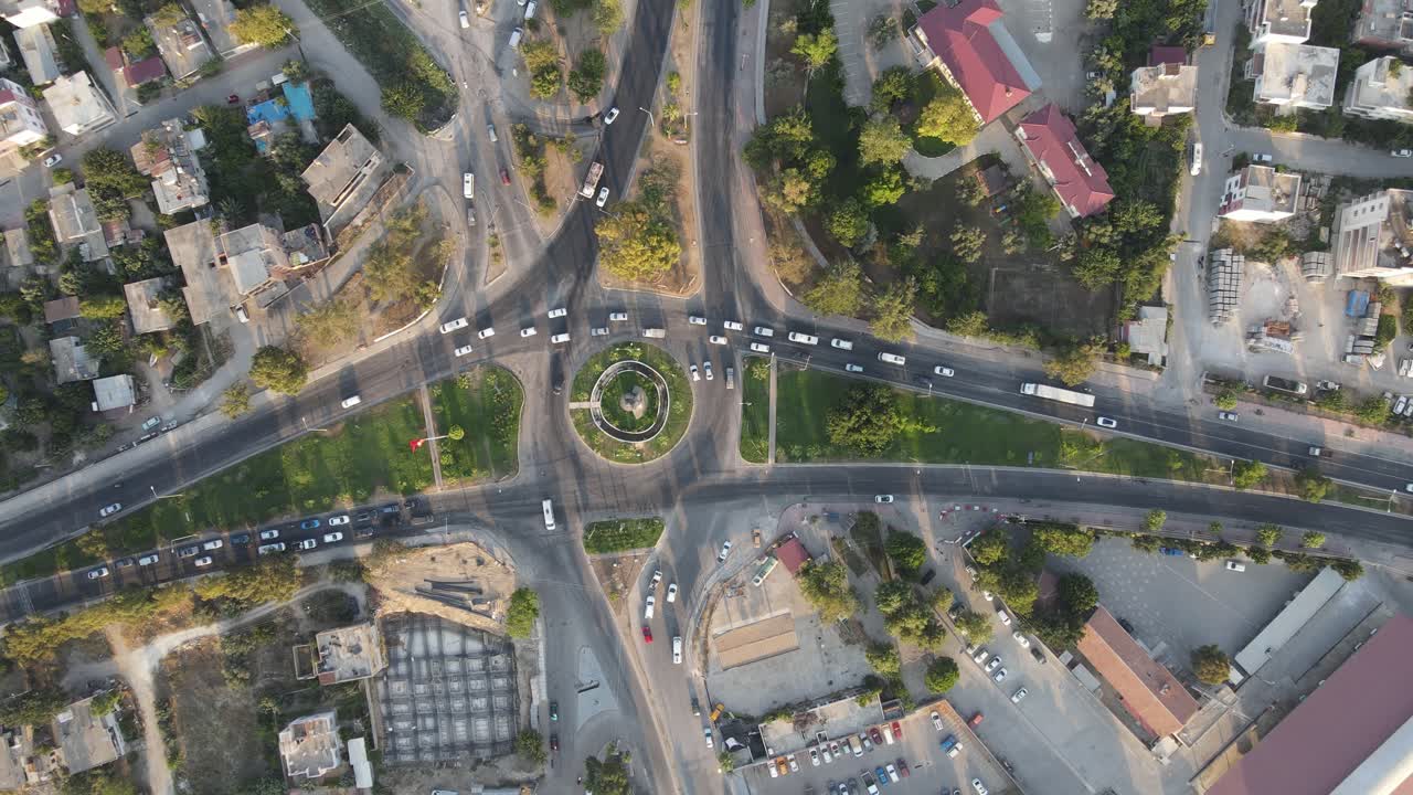 vista de la intersección de la autopista con drones