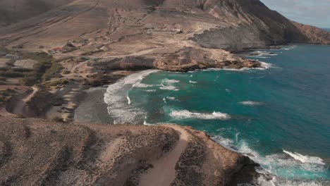 las playas de piedra caliza de la zona de dos frades en la isla de porto santo