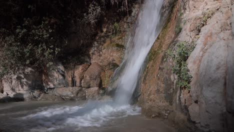 Cascada-Agua-Corriendo-Ein-Gedi-En-Gedi-Israel-Sitio-Bíblico-Oasis-Primavera