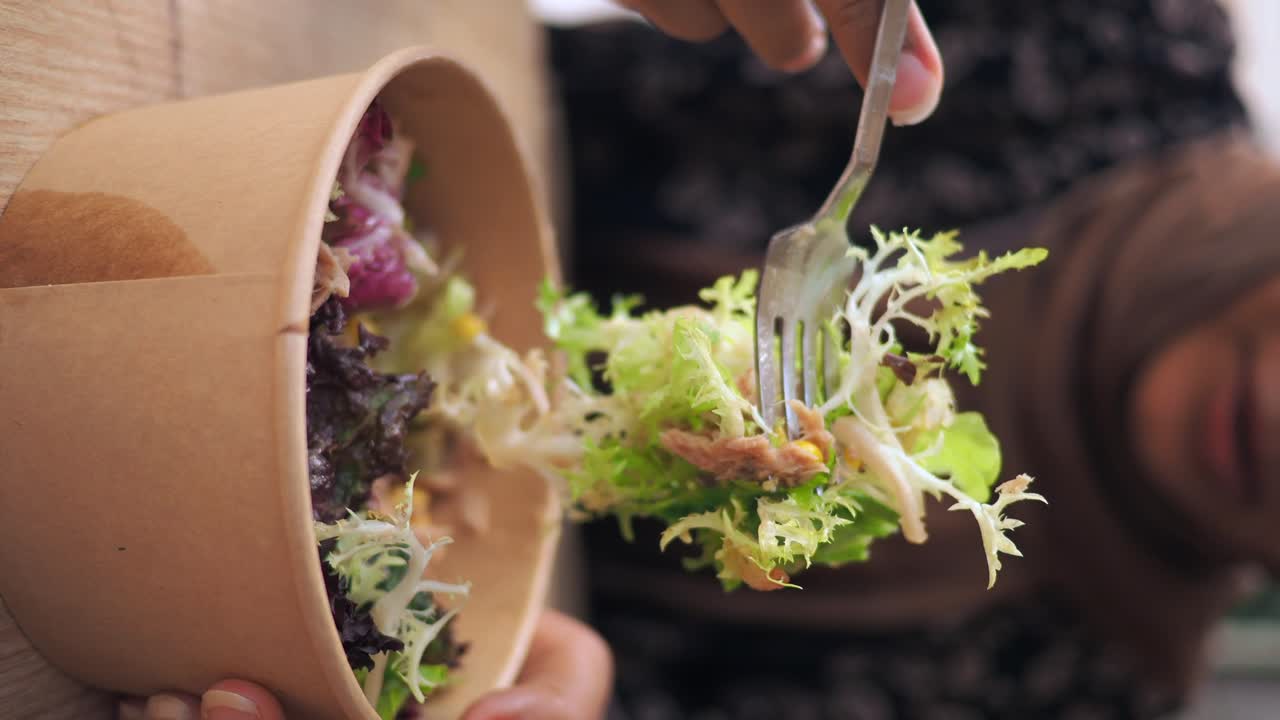 Salad with tuna and fresh vegetables