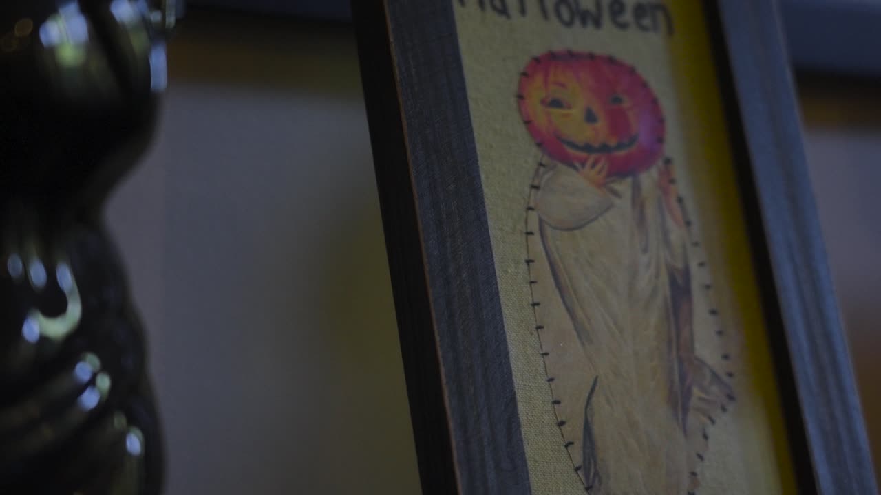 Close look at a cute seasonal Halloween Sign
