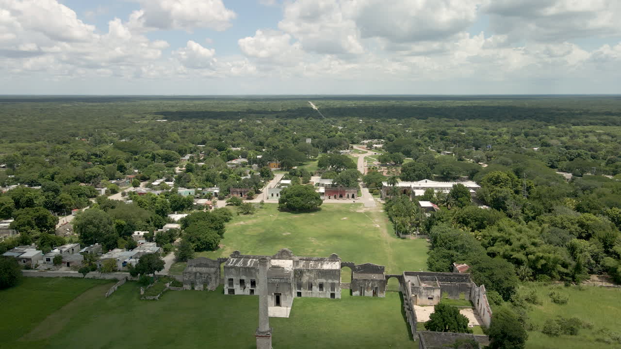vista de hacienda y pueblo en yucatan