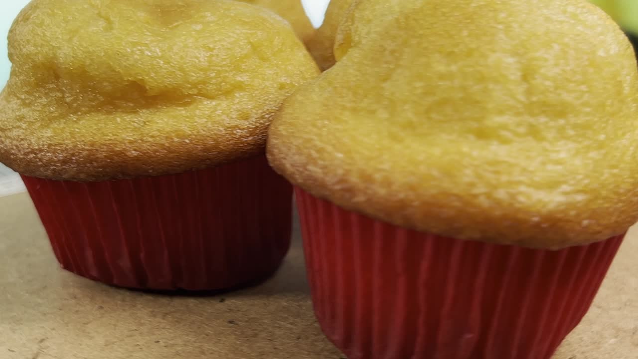tres panqueques en un tocadiscos.