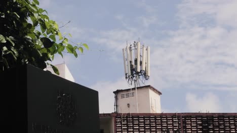 4K-video-of-a-telecommunications-antenna-on-the-roof-of-a-building-in-Panama-City