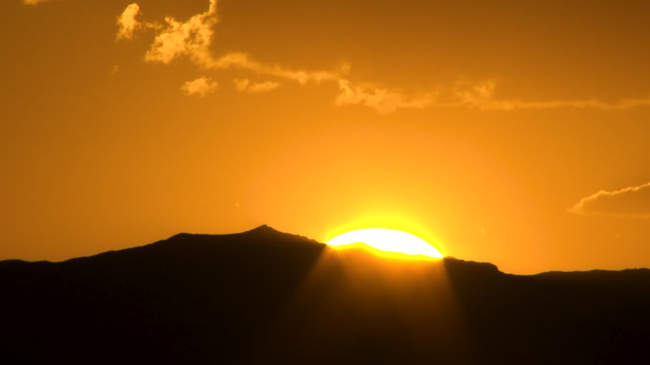 산 위 에 있는 아이다호 사막 의 해 가 지는 것