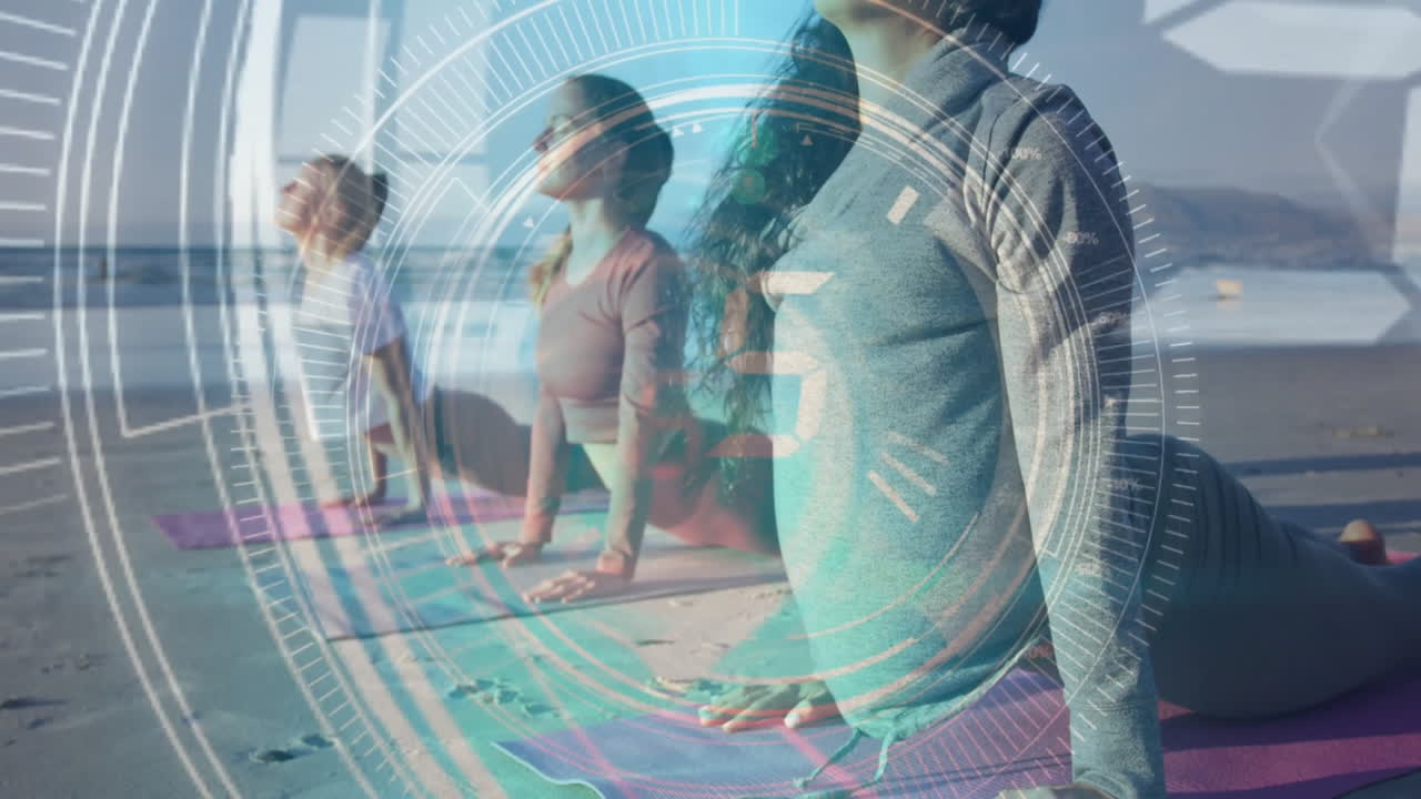 animación de interfaz digital sobre personas que practican yoga en la playa