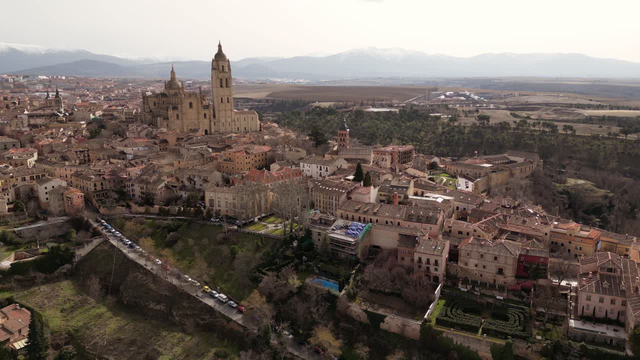 Vista aerea della Cattedrale di Segovia e del paesaggio urbano storico