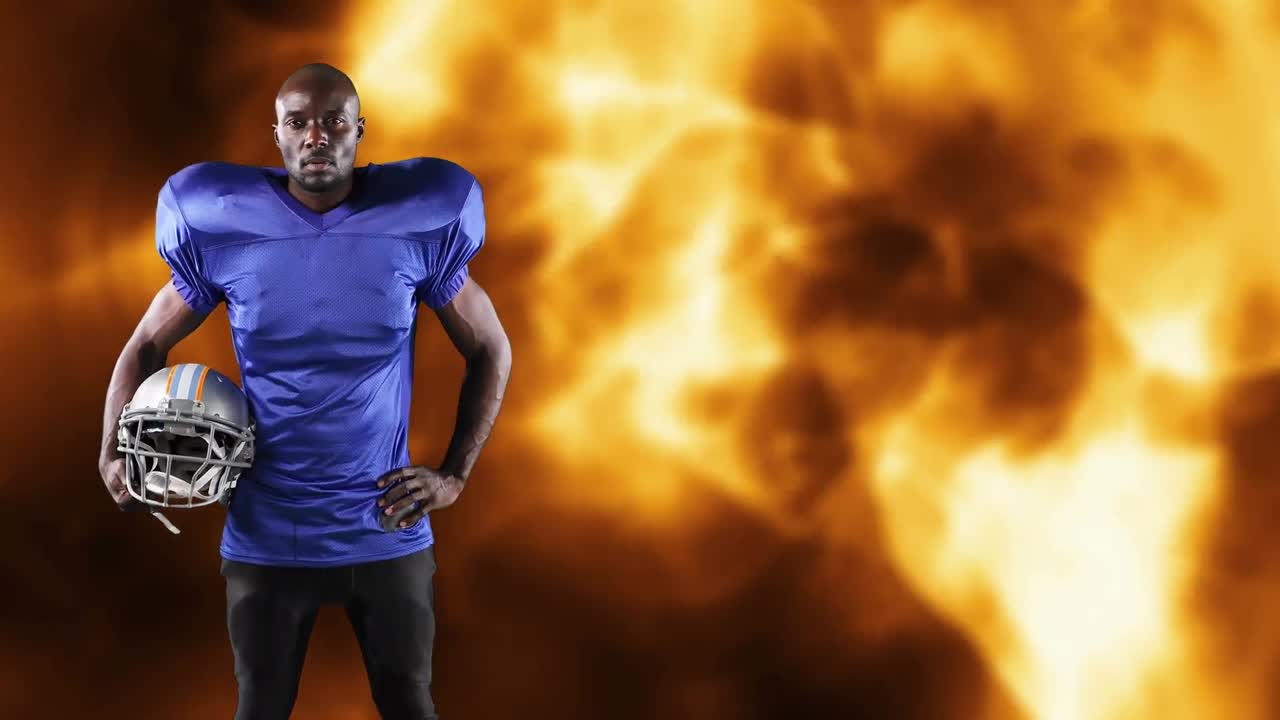 jugador de fútbol americano sosteniendo el casco sobre los senderos de luz