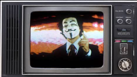 hombre maksed anon en pantalla burry 04