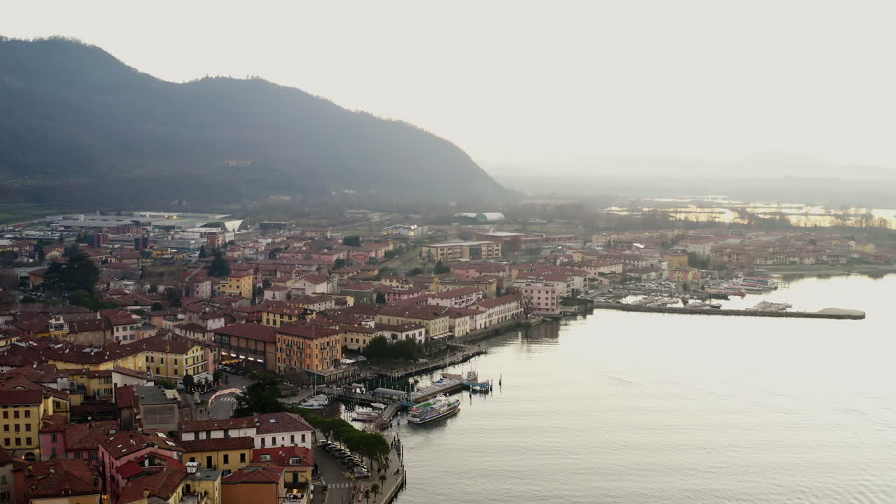 iseo 호수에 일몰 샷