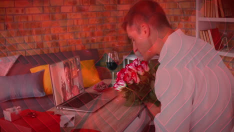 iconos de corazón rojo sobre hombre caucásico sosteniendo un ramo de flores mientras hace una videollamada en una computadora portátil