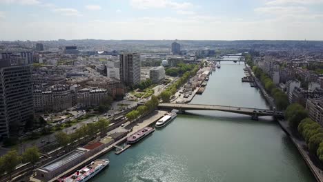 Una-Grabación-Aérea-Del-Río-Sena-En-París