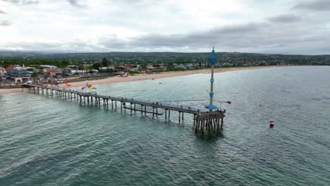 drone cinematográfico alrededor del embarcadero de brighton 4k