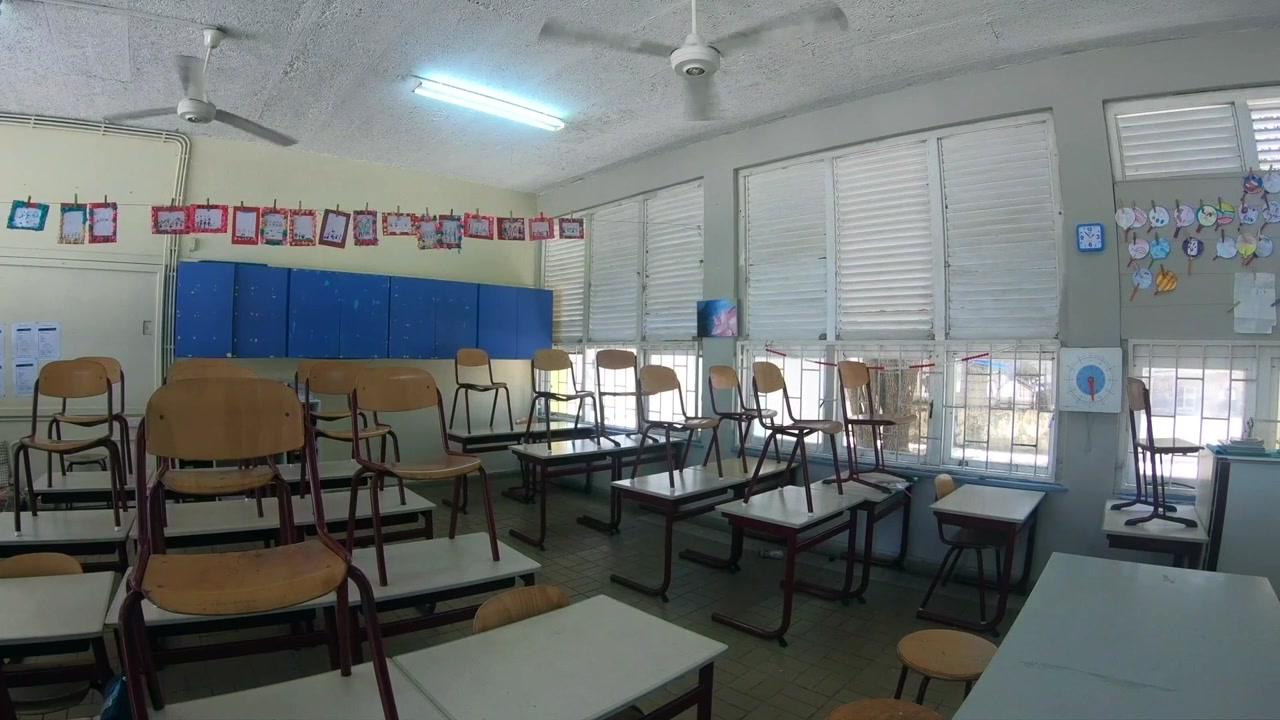 Un'aula in una delle scuole primarie sull'isola di Curaçao. Video al rallentatore