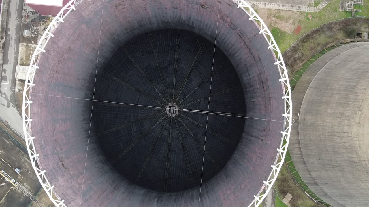 산타 바바라 발전소 냉각탑의 공중