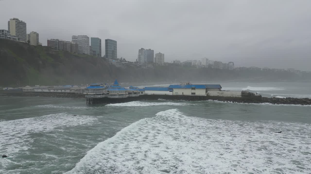 공중 돌리 무인 항공기 앞에서 촬영
