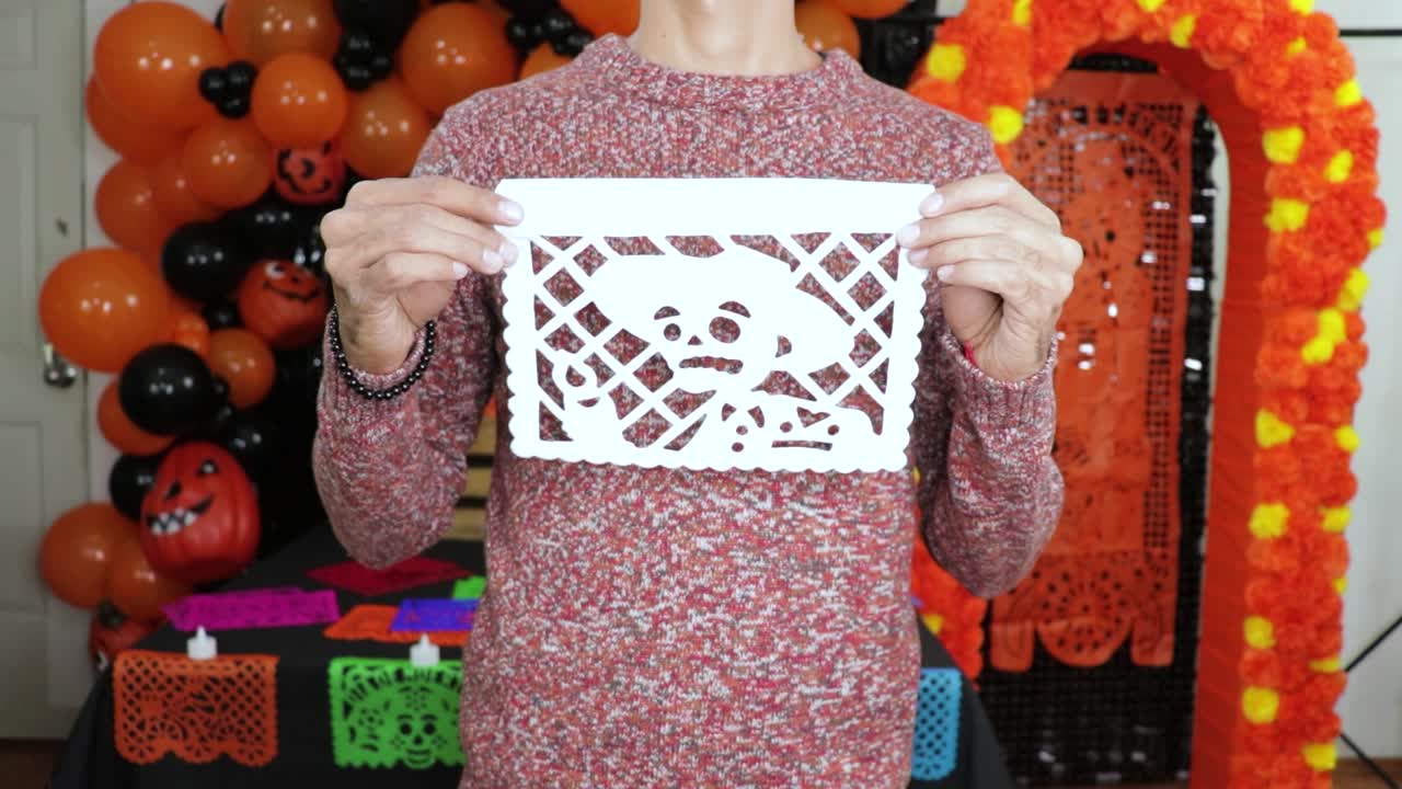 색 손으로 만든 구이 인 죽은 날 종이와 골격 사진