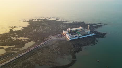 Haji-Ali-Dargah---Mumbai-Drone-Footage,-India-Mumbai's-Stunning-Aerial-view