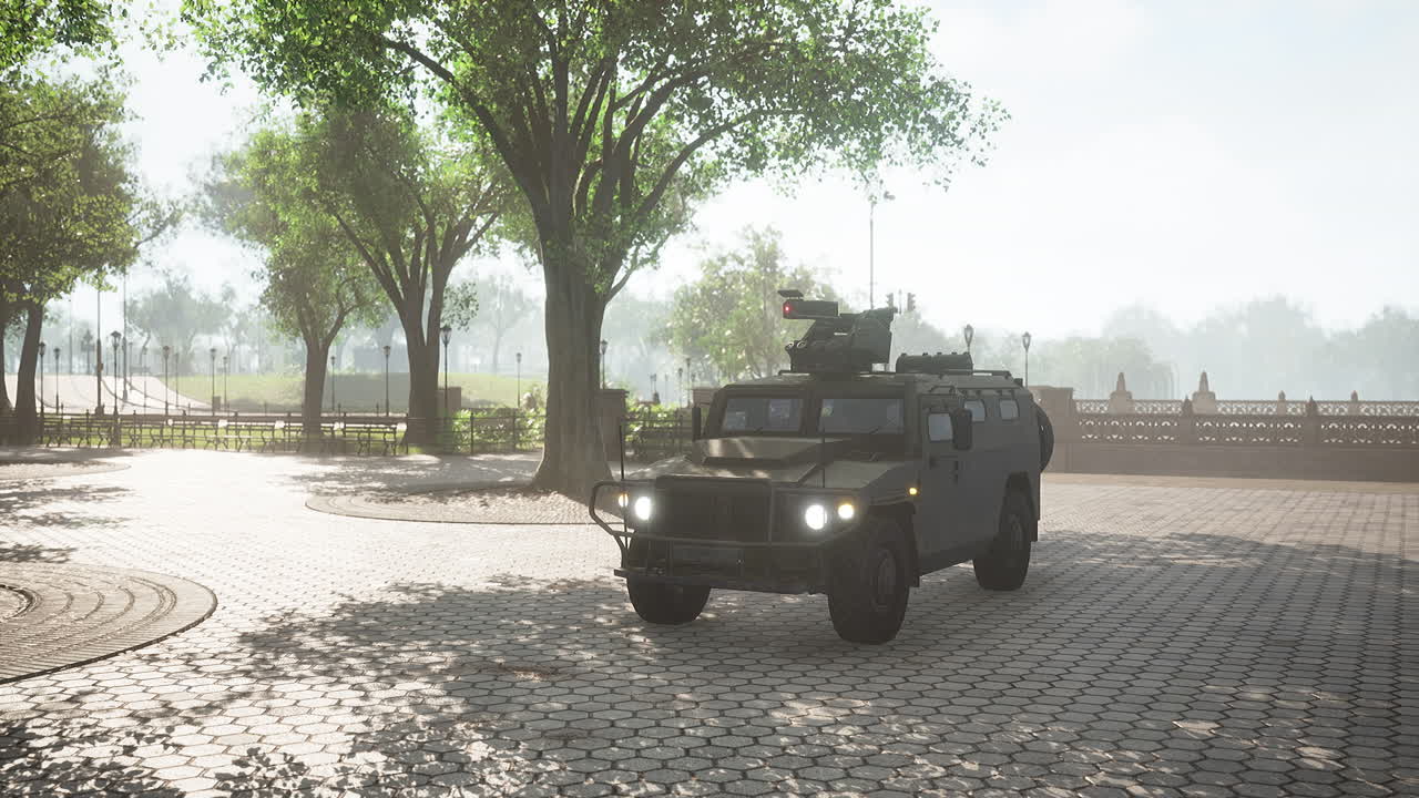 бронированная военная машина в большом городе