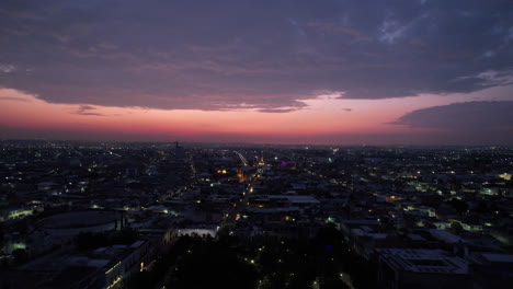 Amanecer-En-El-Centro-De-La-Ciudad