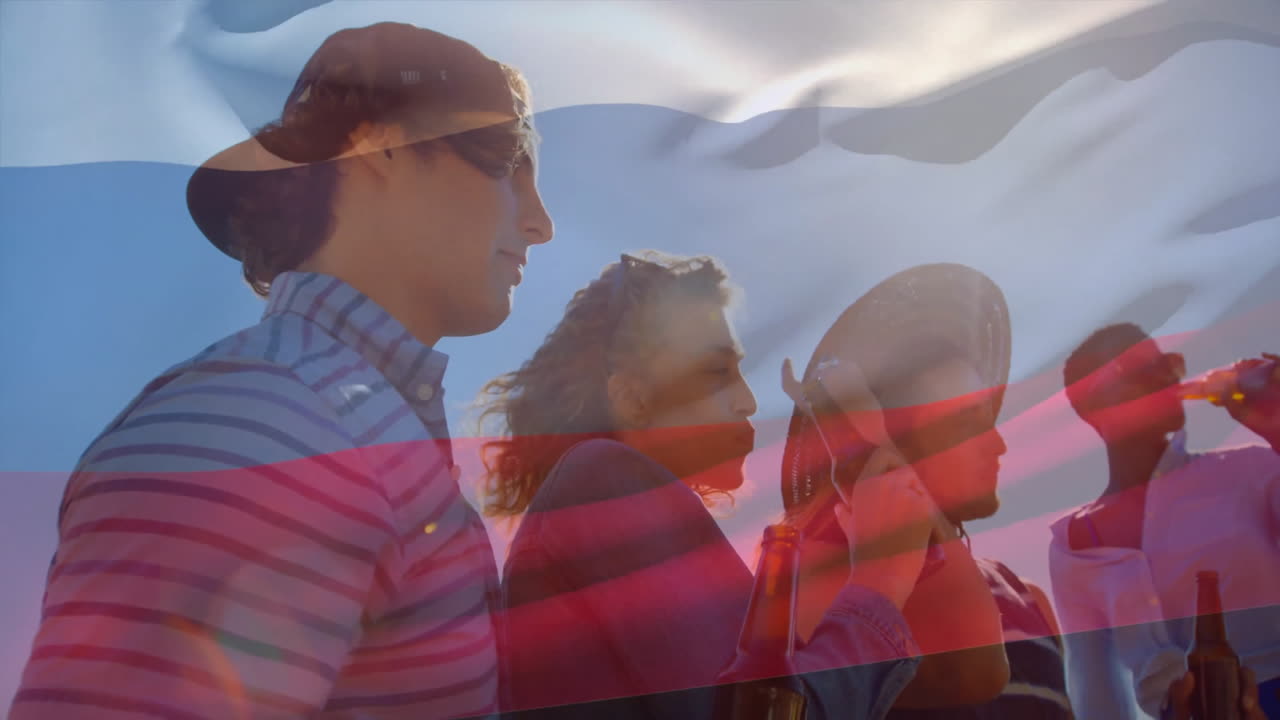 наслаждаясь напитками, группа друзей празднует над русским флагом анимация
