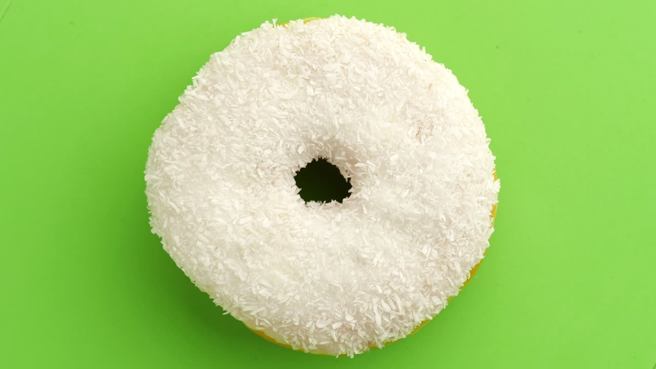 el donut glazado de primer plano.