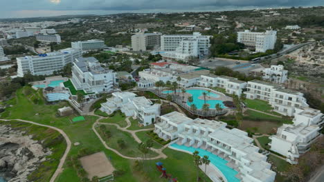 Hotel-Resort-with-swimming-pool-and-seascape-in-Ayia-Napa,-Cyprus