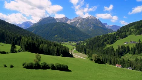 vista panorámica del hermoso paisaje de los alpes