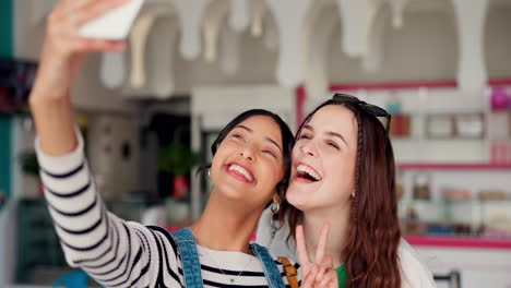 Frauen,-Albernes-Selfie-Und-Glückliche-Freunde