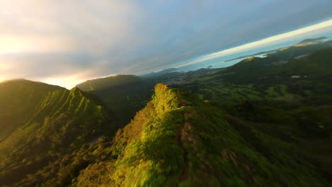 Disparo-De-Drones-4k-Fpv-De-Muescas-Pali-En-Oahu-Hawaii