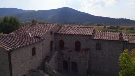 majestuosa vista aérea desde arriba vuelo toscana italia charlie relais villa campo