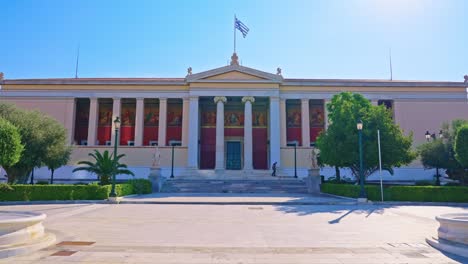 el edificio de la universidad nacional y kapodistrian de atenas