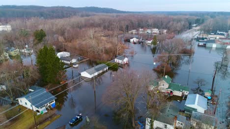 Aéreo-Inundación-Deslizamiento-De-Tierra-Río-Desastre-Alivio-Huracán-Tormenta-Residencial-Dron