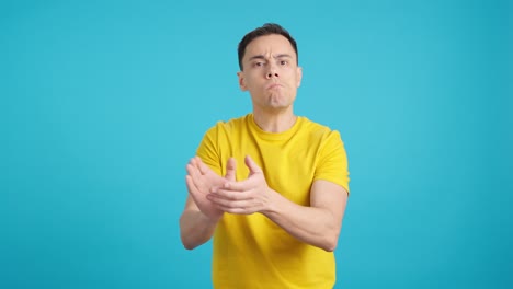 Man in yellow shirt clapping