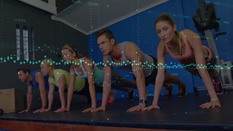 animación del procesamiento de datos sobre un grupo de personas en forma diversas que realizan ejercicios de tabla en el gimnasio.