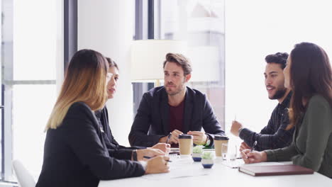 reunión de negocios en una oficina moderna