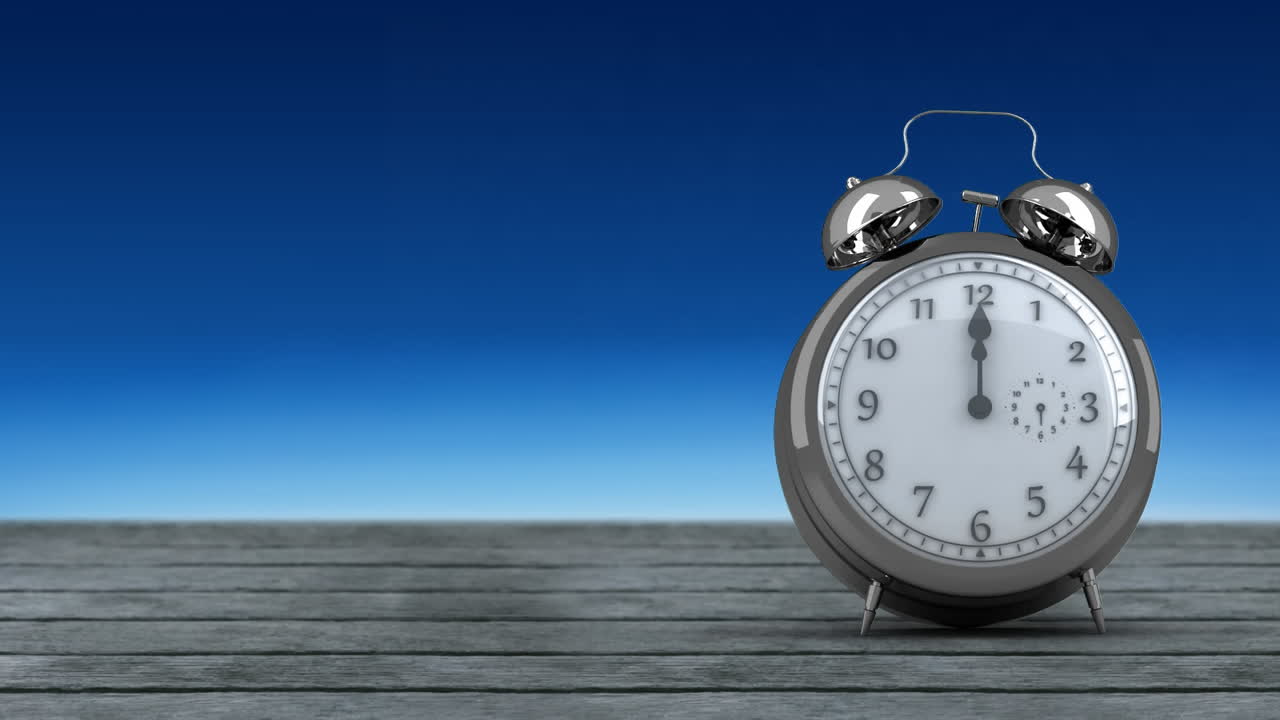 나무 갑판 에 있는 알람 시계