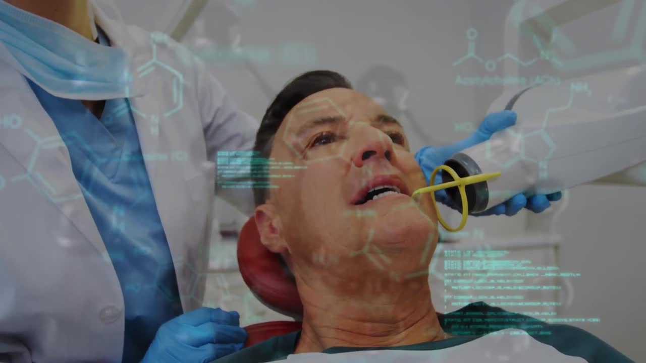 animación de fórmulas químicas y procesamiento de datos sobre una dentista caucásica y un paciente masculino