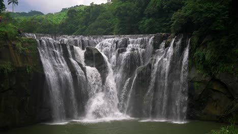 Taiwan-Naturwasserfall,-Natürliche-Umwelt