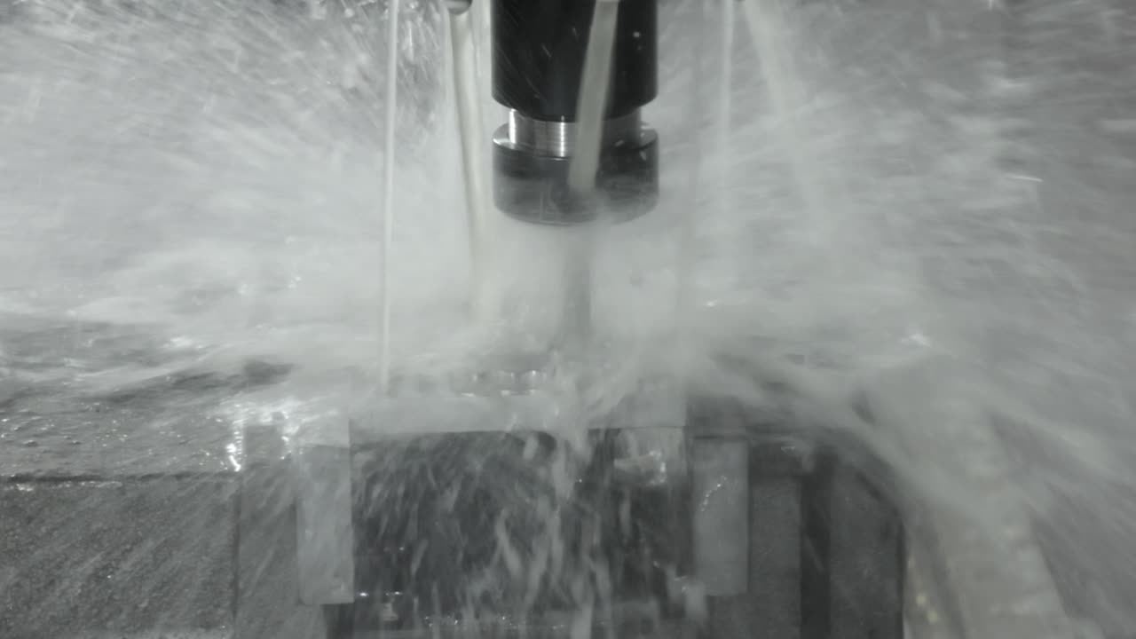 금속 가공 cnc 밀링 기계. 금속 절단 현대 가공 기술.